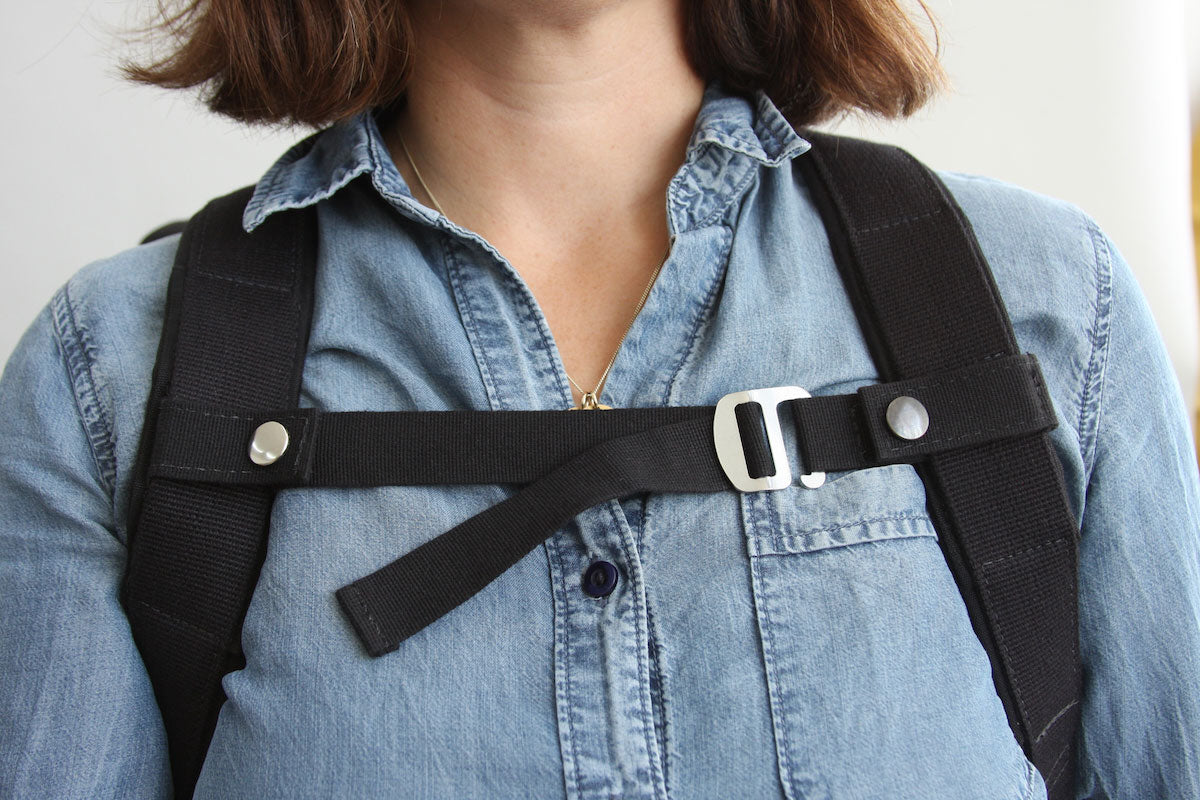 A detachable sternum strap that snaps onto both shoulder straps of The Rolltop. A g-hook metal clasp allows the strap to be adjusted in size. Stitching on the shoulder straps allows the sternum strap to sit at a fixed position on the shoulder straps and wearer's body.
